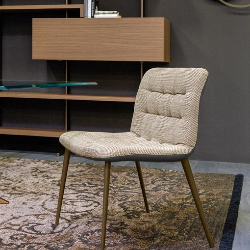 Sedia in tessuto trapuntato con struttura in metallo Bronzo Daddy di Tonin Casa