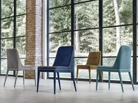 Sedia Dallas interamente rivestita in morbida microfibra effetto velluto di Target Point