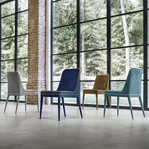 Sedia Dallas interamente rivestita in morbida microfibra effetto velluto di Target Point