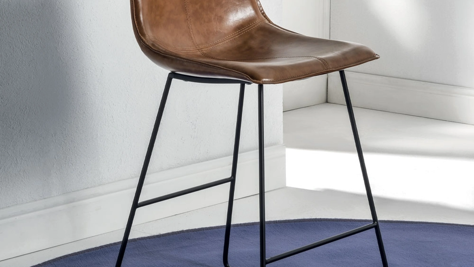 Sgabello Dublin Stool slitta in ecopelle cuoio vissuto cognac di La Seggiola