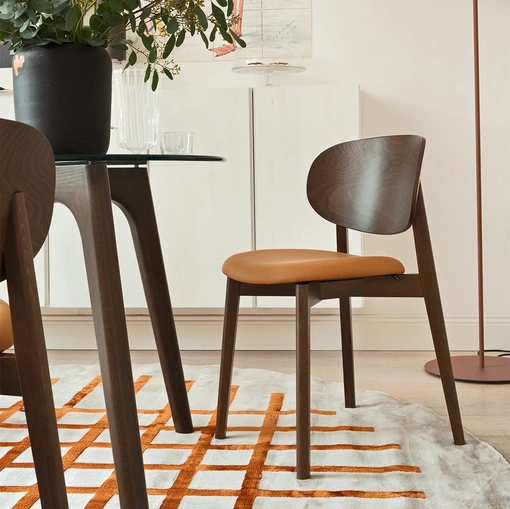 Sedia in legno dal design classico Eide di Connubia