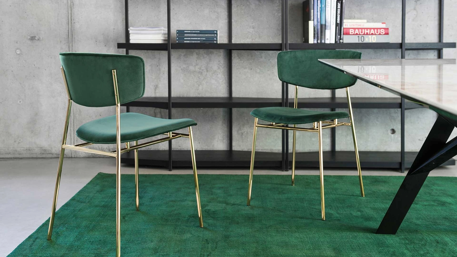 Sedia in tessuto con struttura in ottone lucido Fifties di Calligaris