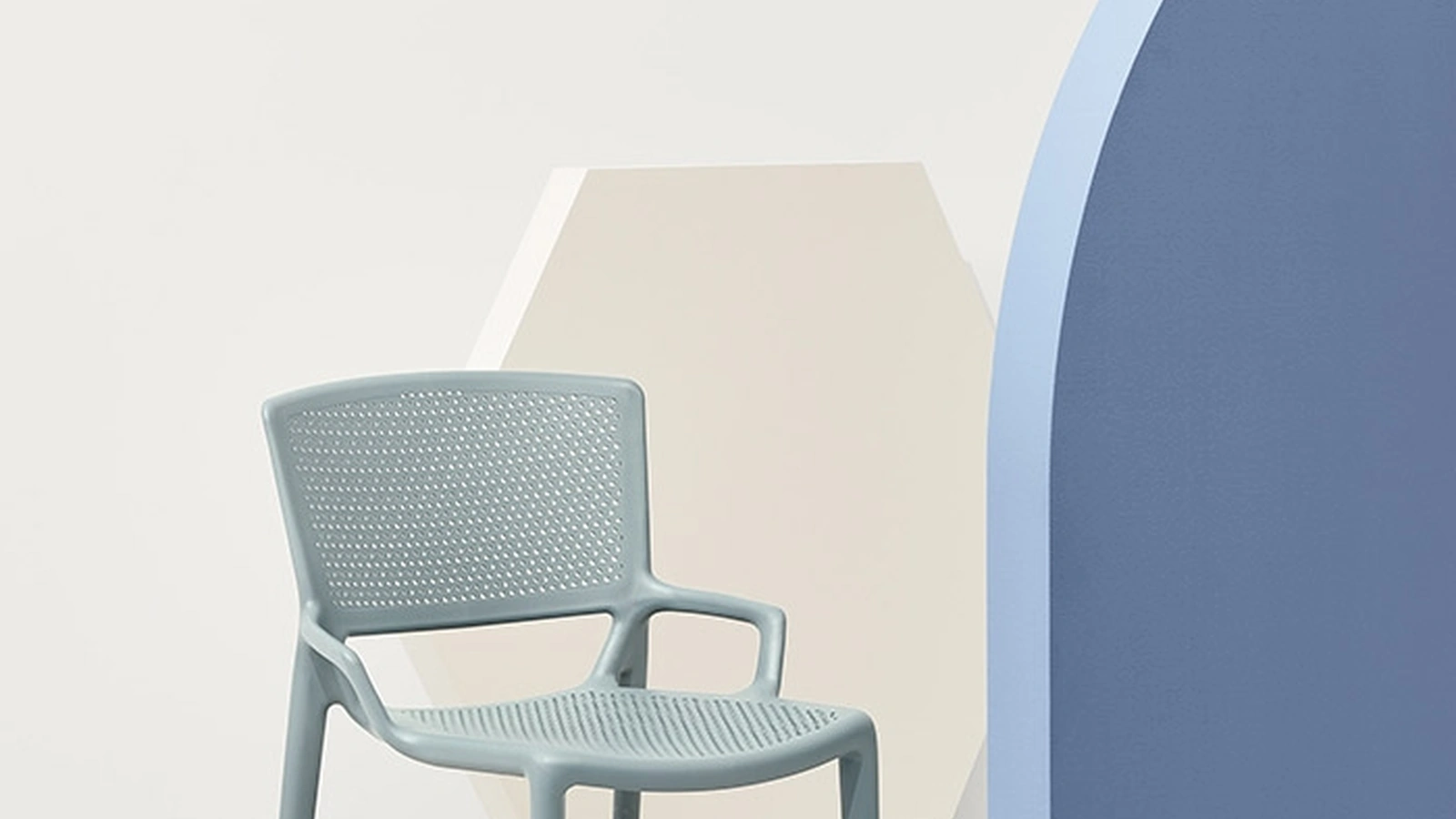 Sedia Fiorellina Perforated Seat and Back in polipropilene di Infiniti