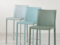Sgabello Giselle SG rivestito in ecopelle colorata di Sedie Brianza