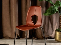 Sedia Hole Élite rivestita in cuoio con gambe in metallo di Tonin Casa