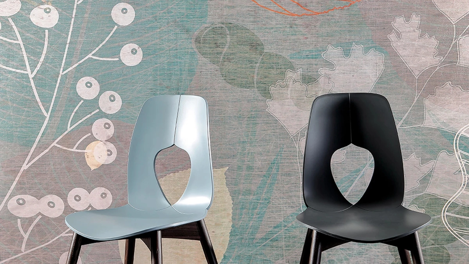 Sedia Hole Wood con gambe in legno e seduta in polipropilene di Tonin Casa