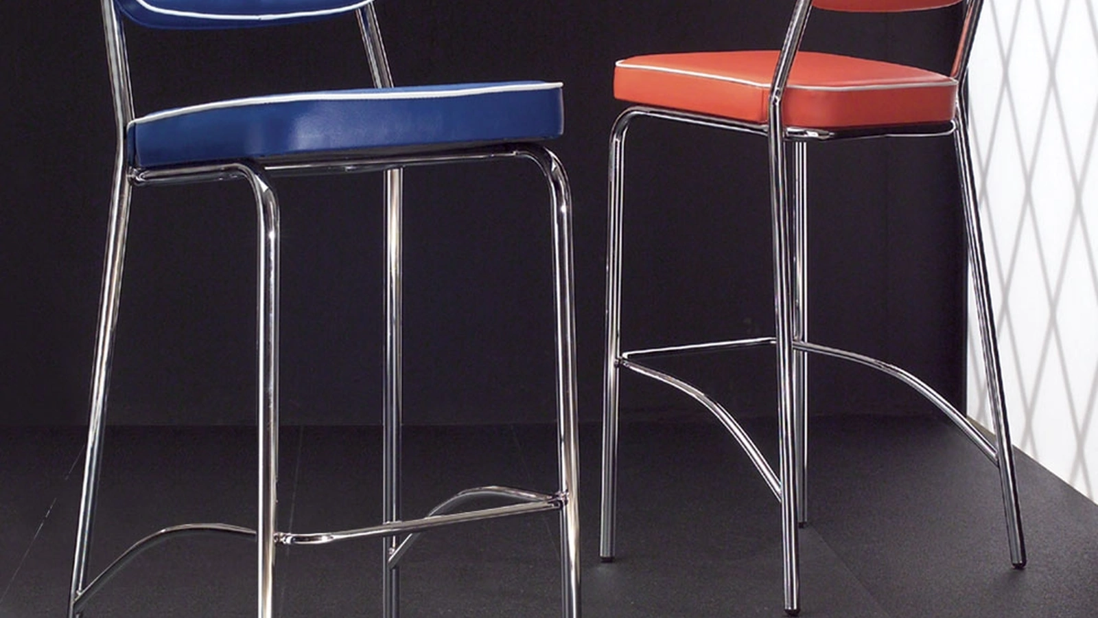 Sgabello Hollywood Stool 75 in ecopelle imbottita di La Seggiola