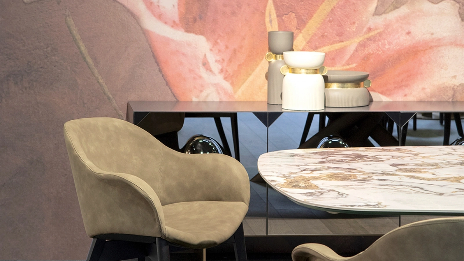 Sedia in pelle con braccioli Hug di Tonin Casa