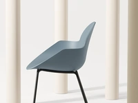 Sedia Cookie 4 Legs con scocca in polipropilene e gambe in acciaio di Infiniti