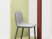 Sedia Freya in polipropilene con scocca rivestita internamente in tessuto di Infiniti