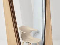Sedia Loop Mono Wooden Legs con scocca in polipropilene e gambe in Faggio massello Naturale di Infiniti