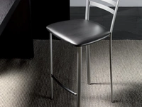 Sgabello Jody Stool 65 in metallo satinato con seduta in ecopelle di La Seggiola