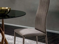 Sedia Josefine con seduta rivestita in ecopelle di Tonin Casa