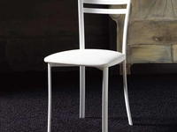 Sedia Jody in metallo con seduta in ecopelle di La Seggiola