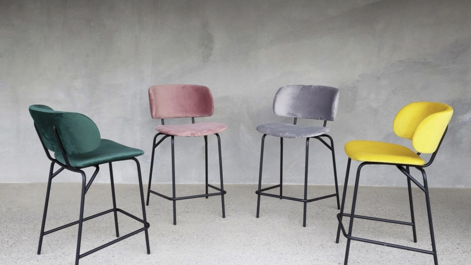 Sgabello in velluto antimacchia Juliette Stool di La Seggiola