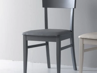 Sedia New Age in legno laccato con seduta in ecopelle di La Seggiola