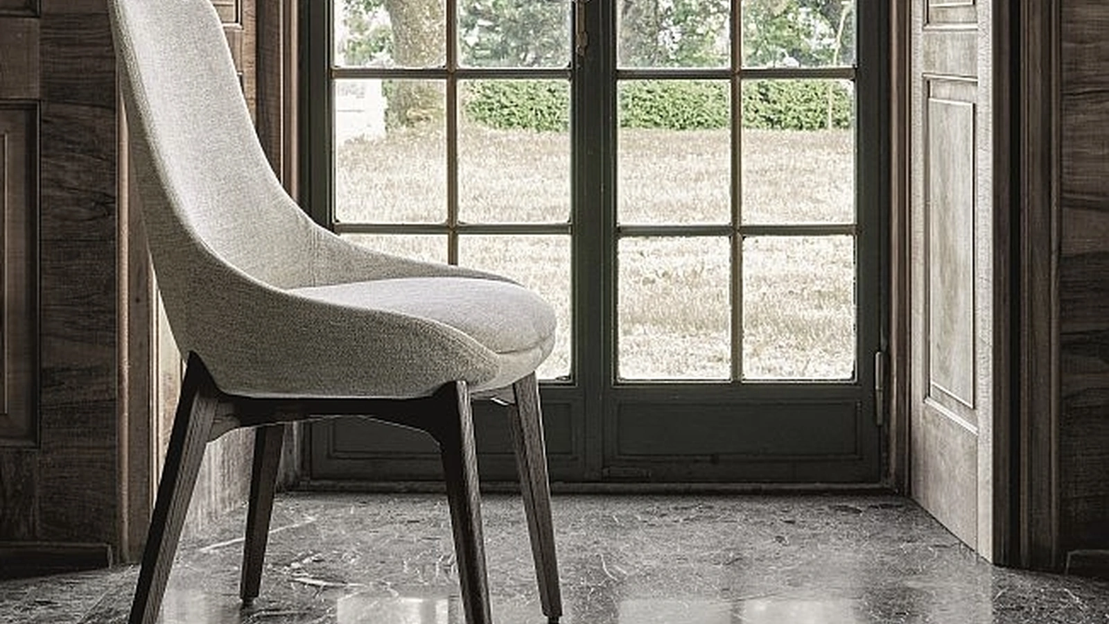 Sedia in tessuto con gambe in legno massello Linear di Ditre Italia