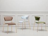 Sedia Lisa in tessuto imbottito con struttura in metallo finitura ottone lucido di Sedie Brianza