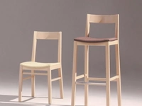 Sgabello Lisa SG in legno con seduta in tessuto di Sedie Brianza