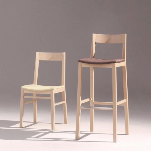 Sgabello Lisa SG in legno con seduta in tessuto di Sedie Brianza