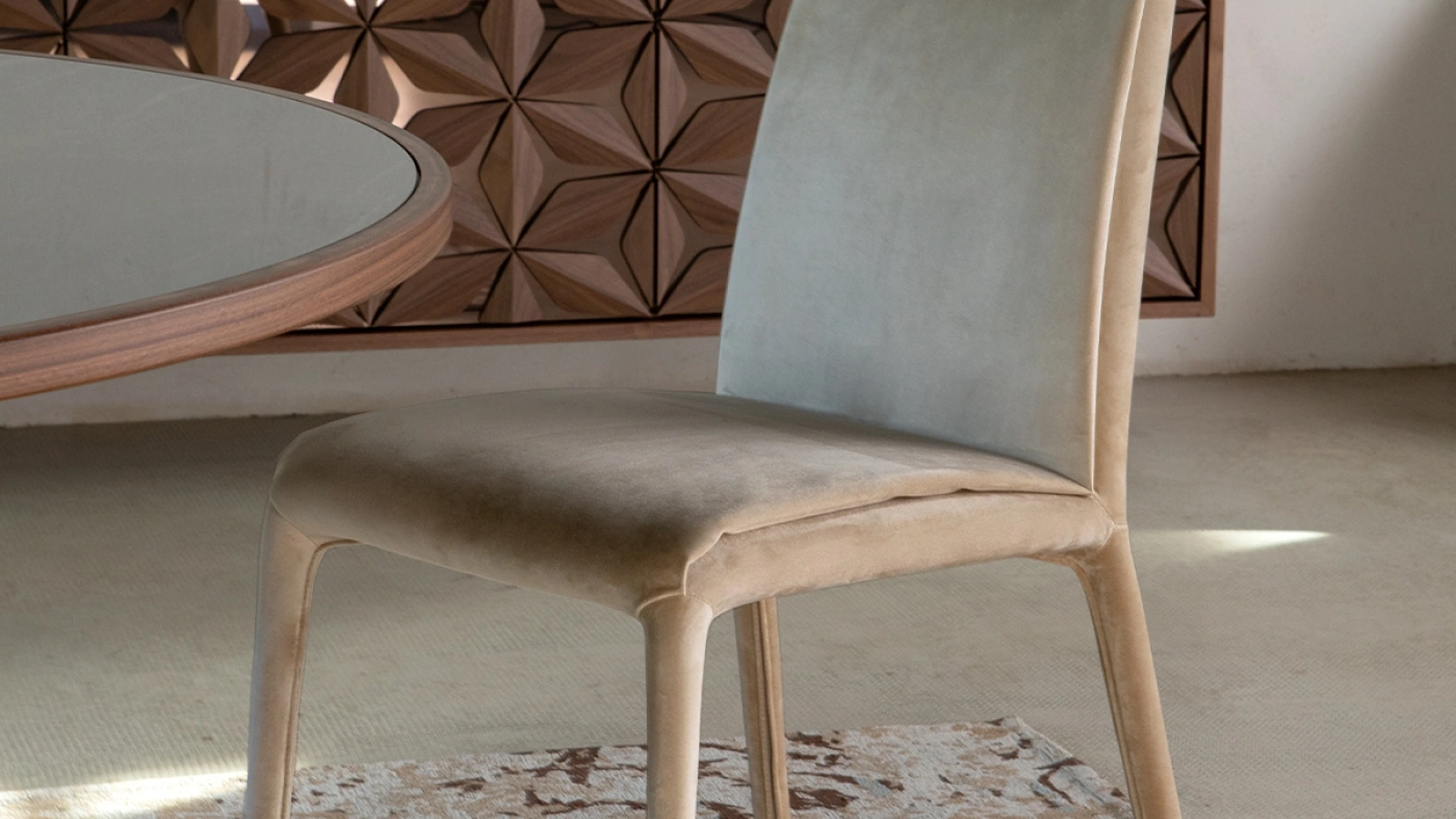 Sedia Lisa rivestita in pelle di Tonin Casa