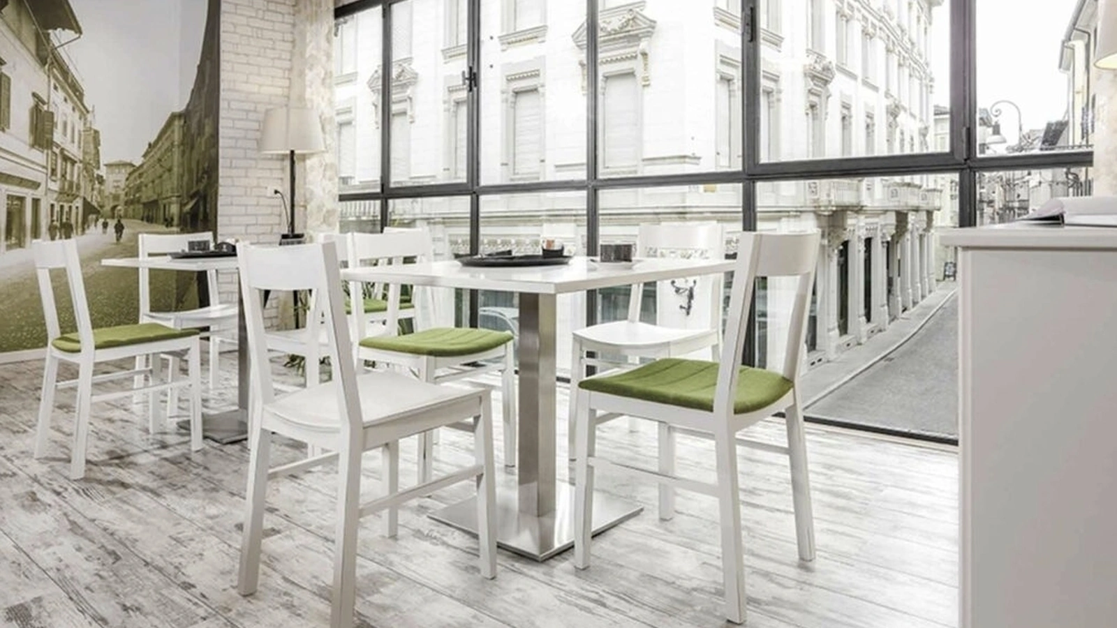 Sedia Lizia in legno laccato Bianco con seduta in legno o in tessuto imbottito di Sedie Brianza