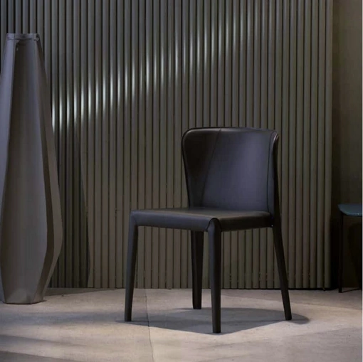 Sedia rivestita in cuoio Lukas di Sedie Brianza