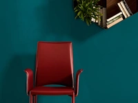 Sedia da pranzo rivestita in cuoio con braccioli Madeleine di Tonin Casa