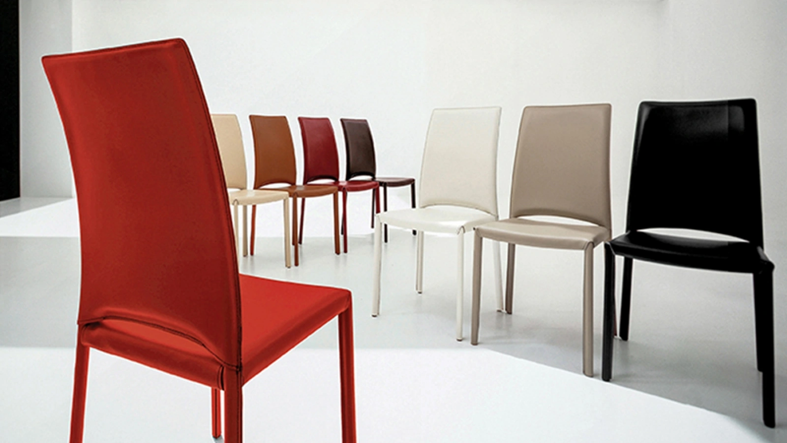 Sedia da pranzo rivestita in cuoio senza braccioli Madeleine di Tonin Casa