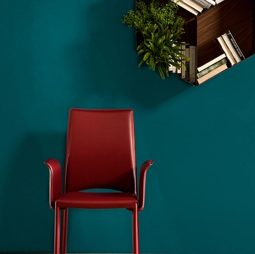 Sedia da pranzo rivestita in cuoio con braccioli Madeleine di Tonin Casa