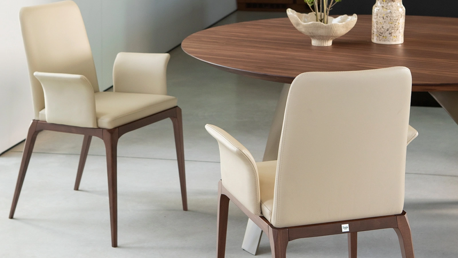 Sedia in pelle con braccioli Mademoiselle di Tonin Casa