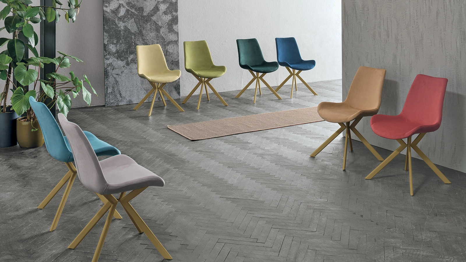 Sedia Malaga con struttura in metallo verniciato e seduta in morbida microfibra effetto velluto di Target Point