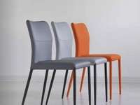 Sedia imbottita in ecopelle colorata Maryl di Sedie Brianza