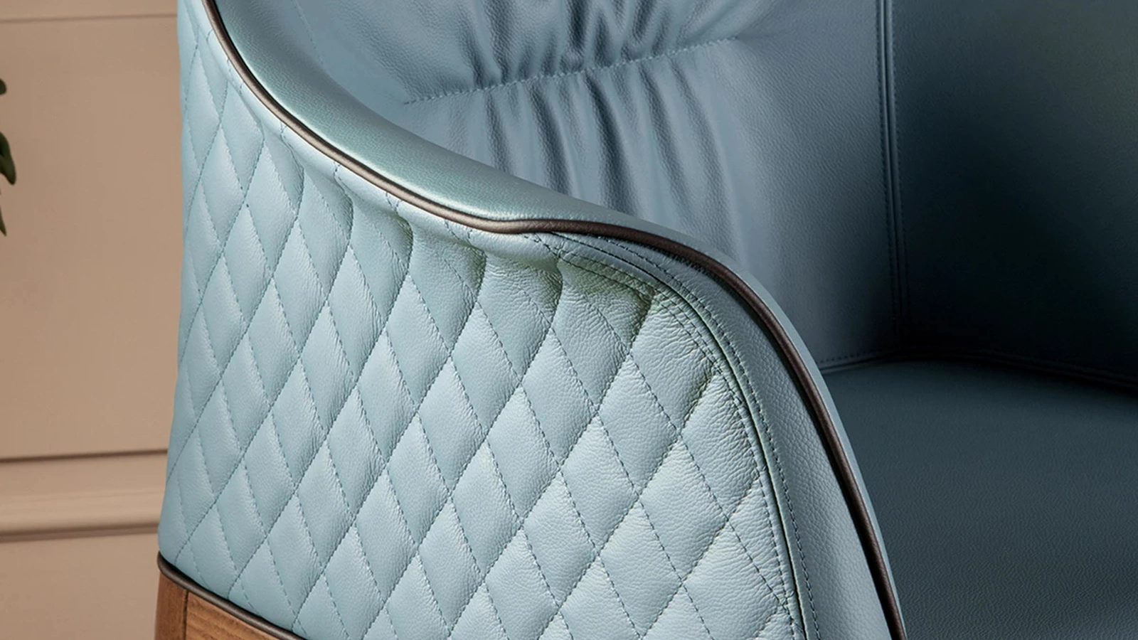 Sedia Mivida in pelle con schienale trapuntato a rombi Élite di Tonin Casa