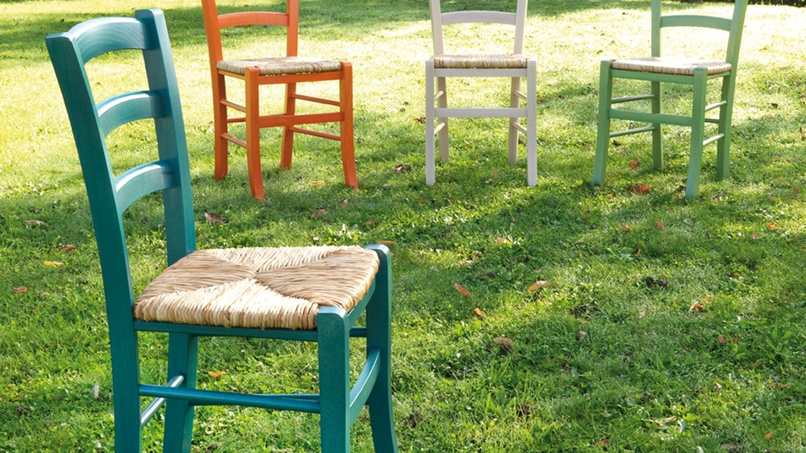 Sedia in legno di Faggio tinto con sedile in paglia di riso Nature di La Seggiola