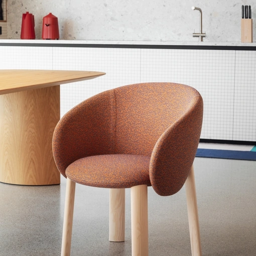 Sedia Nebula Wood in tessuto di Miniforms