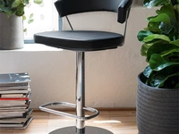 Sgabello regolabile in altezza New York di Connubia