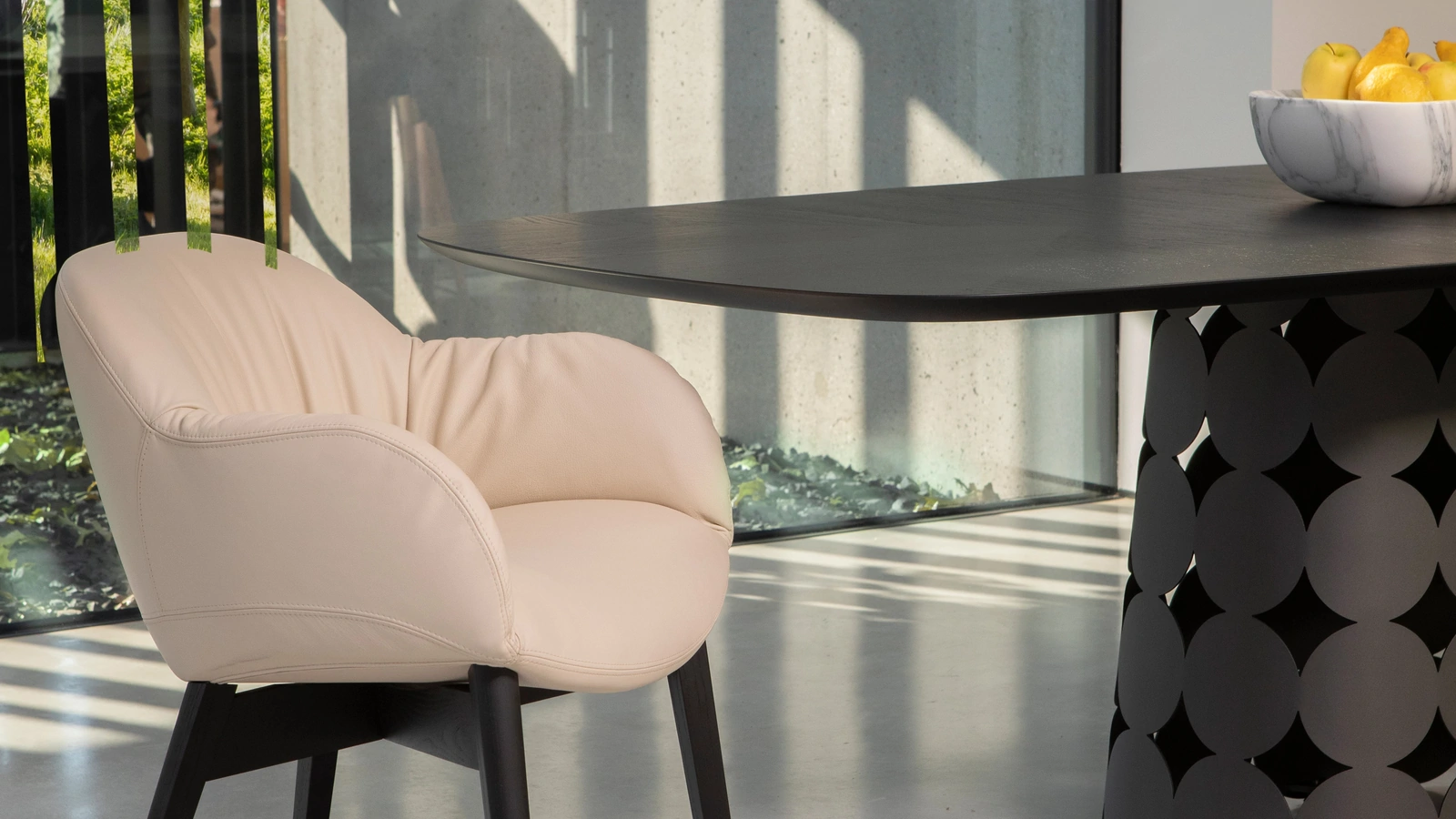 Sedia in pelle imbottita Olympia Wood di Tonin Casa