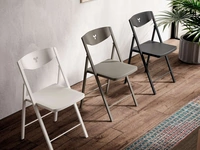 Sedia pieghevole Plio in polipropilene con struttura in metallo di Ozzio