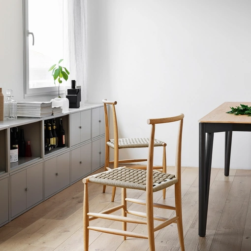 Sedia Pelleossa in Rovere Fiammato con seduta in paglia di fiume di Miniforms