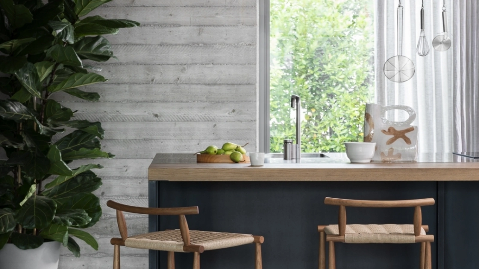 Sgabello Pelleossa in legno di rovere e seduta in paglia di fiume di Miniforms