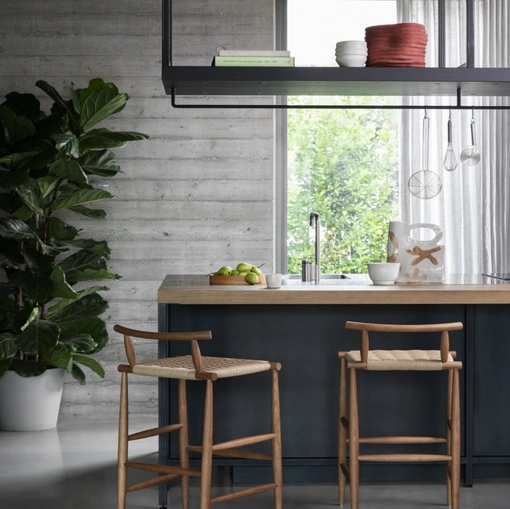 Sgabello Pelleossa in legno di rovere e seduta in paglia di fiume di Miniforms