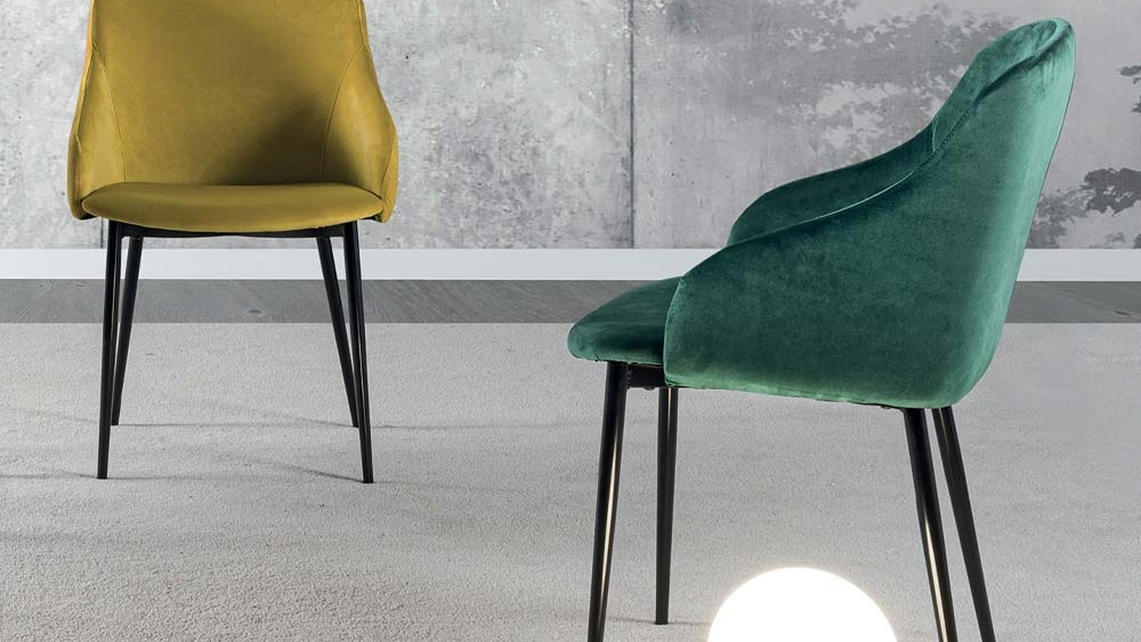 Sedia rivestita in velluto antimacchia Pigalle Due di La Seggiola