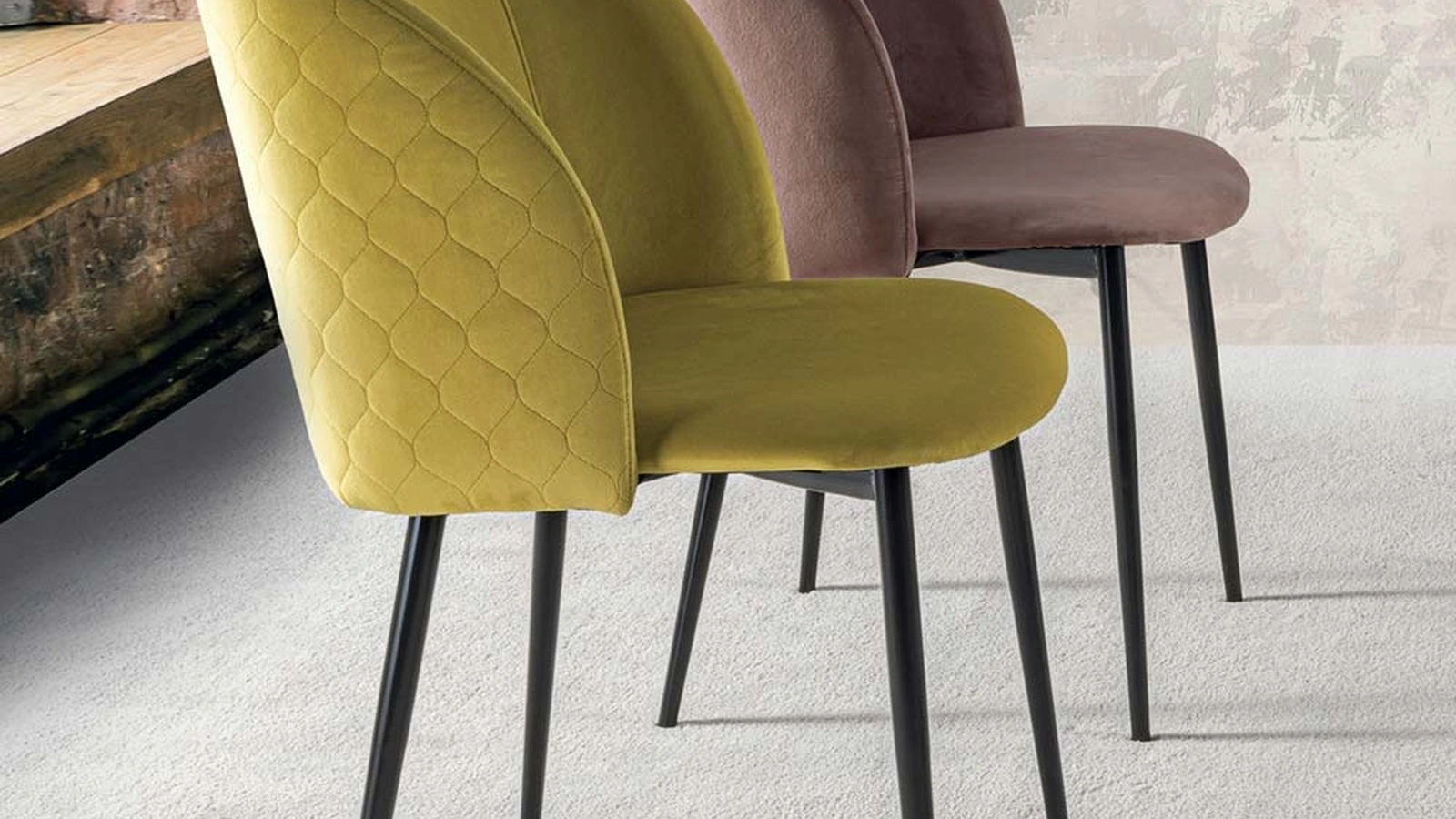 Sedia imbottita in velluto antimacchia con schienale trapuntato Pigalle Uno Custom di La Seggiola