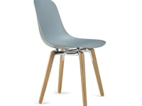 Sedia Pure loop Mono Wooden Legs con scocca in polipropilene e gambe in massello di Faggio Naturale Infiniti