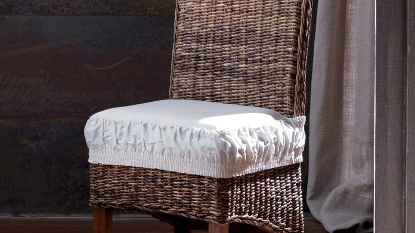 Sedia Resort Chair in legno rivestita con un intreccio di Banano naturale di La Seggiola