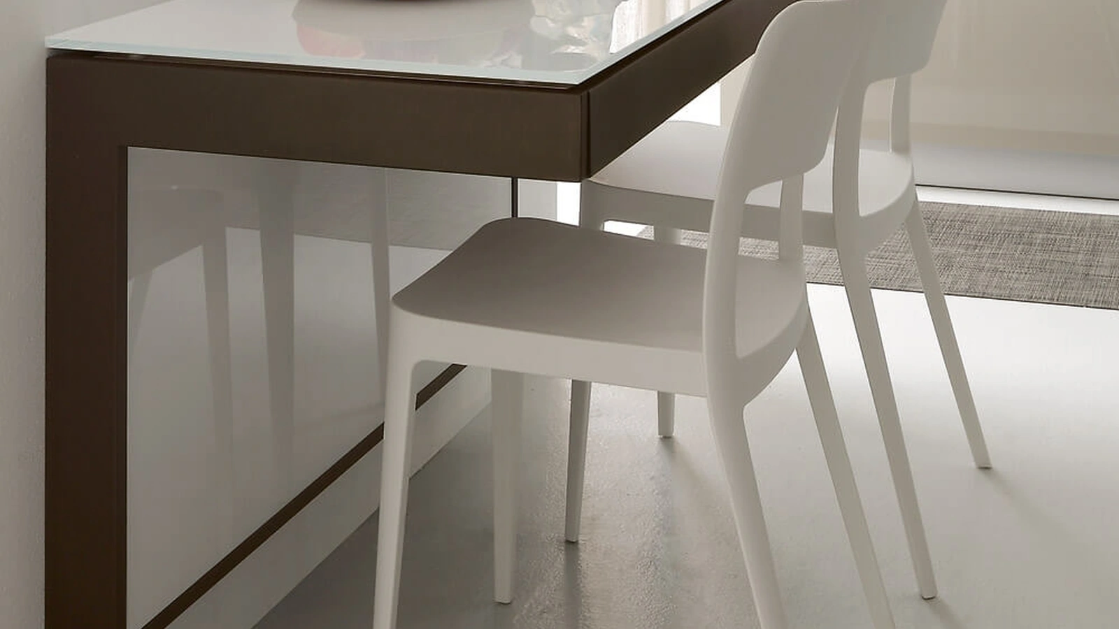 Sedia impilabile in polipropilene Leslie di Ponti Terenghi