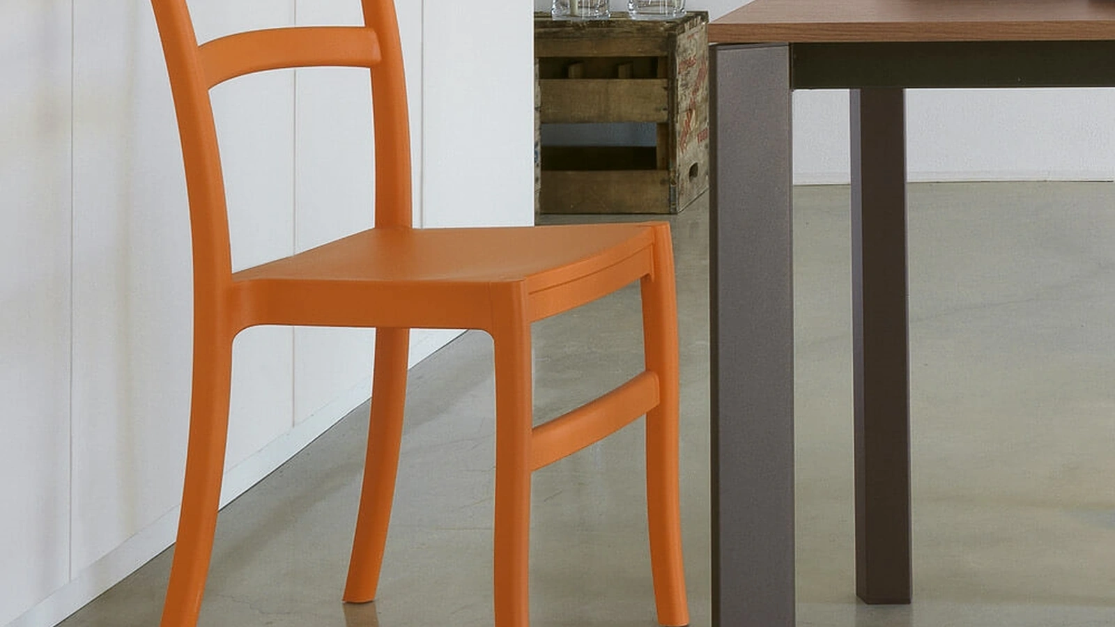 Sedia impilabile in polipropilene Amalia di Ponti Terenghi