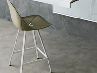 Sgabello in polipropilene e metallo Sam di Ponti Terenghi