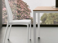 Sedia impilabile in polipropilene goffrato Nicole di Ponti Terenghi